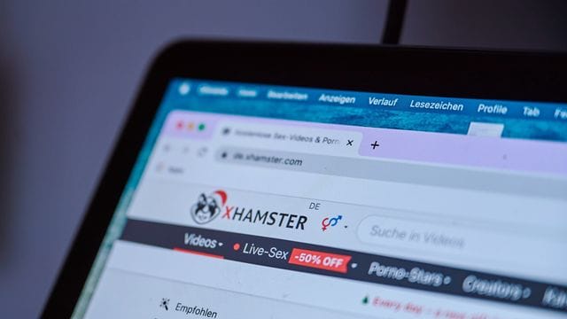 Gegen das reichweitenstarke Pornoportal xHamster wurde eine Netzsperre wegen Missachtung des Kinder- und Jugendschutzes beschlossen.