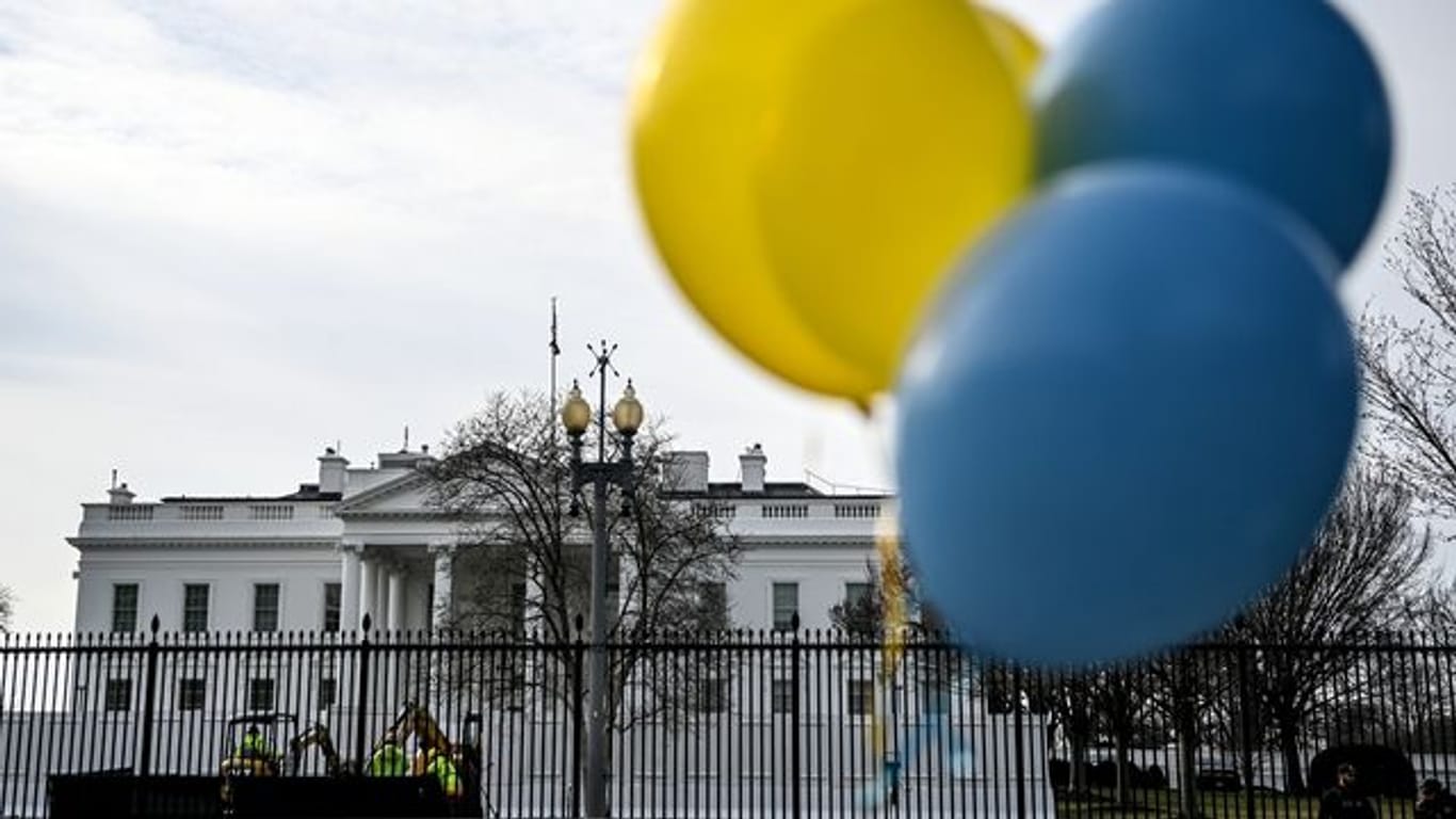 Das Weiße Haus in Washington kündigt Sanktionen gegen zahlreiche russische Oligarchen an.