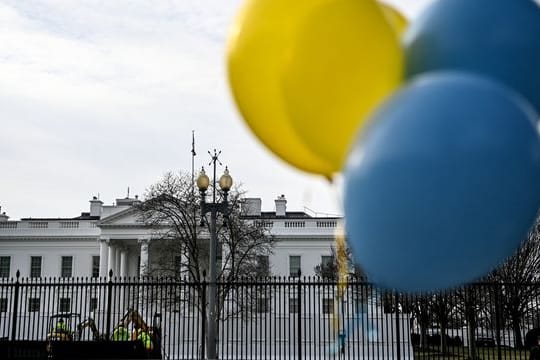 Das Weiße Haus in Washington kündigt Sanktionen gegen zahlreiche russische Oligarchen an.