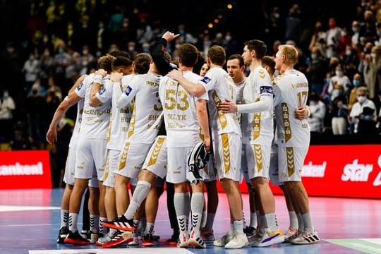 Haben sich vorzeitig für das Viertelfinale der Champions League : Die Spieler des THW Kiel feiern.