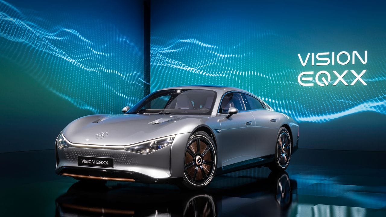 Natürlich elektrisch: Mit der Studie Vision EQXX zeigte Mercedes vor kurzem, wie man sich die nähere Zukunft von E-Autos vorstellen könnte - inklusive bionischer Bauteile. Natürlich elektrisch: Mit der Studie Vision EQXX zeigte Mercedes vor kurzem, wie man sich die nähere Zukunft von E-Autos vorstellen könnte - inklusive bionischer Bauteile.