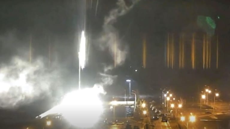 Videostandbild von einem Brand im Kernkraftwerk Saporischschja.