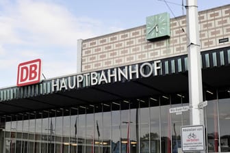 Empfangsgebäude des Hauptbahnhofs Braunschweig (Archivbild): Ein Mann ist ums Leben gekommen.