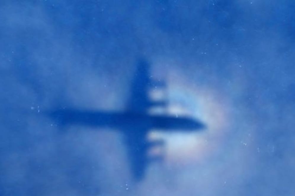 Eine Maschine der Royal New Zealand Air Force P3 Orion sucht nach der vermissten Maschine des Flugs MH370 der Malaysia Airlines.