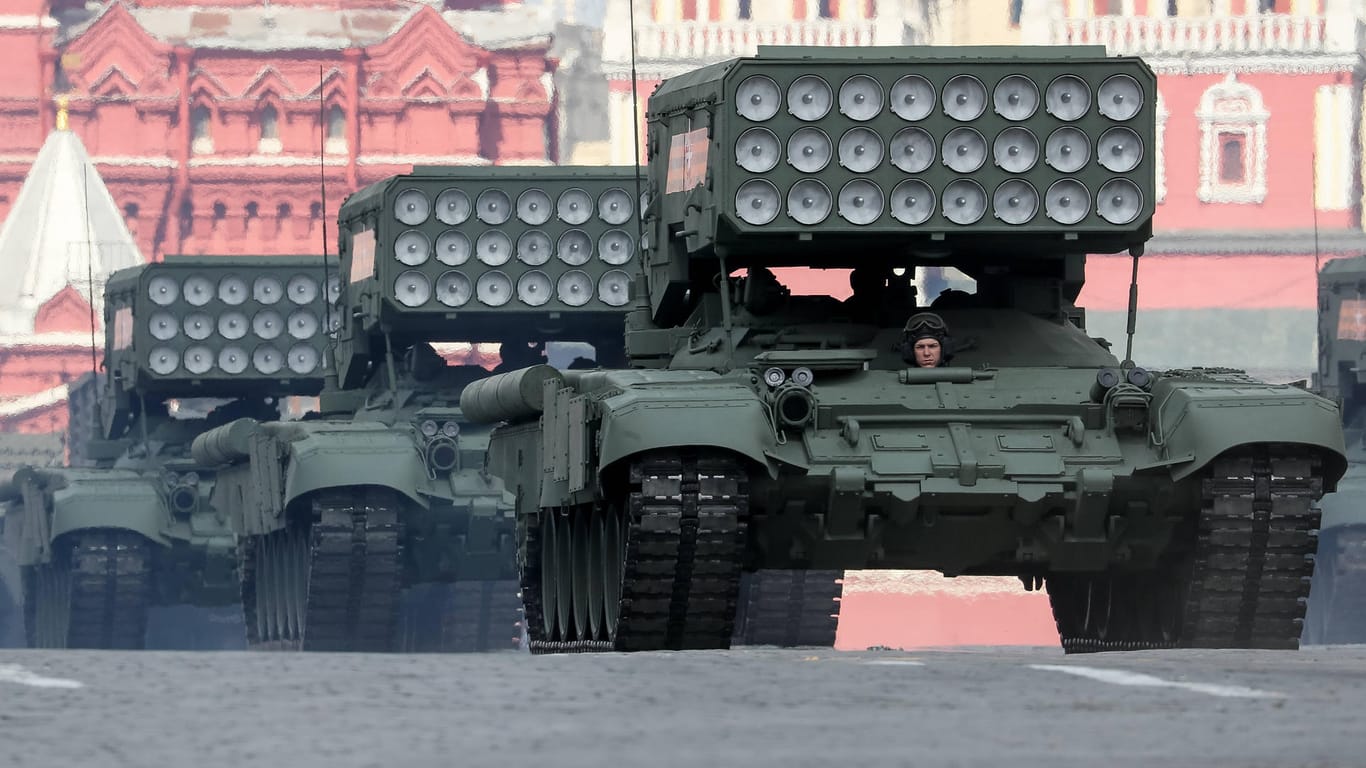 Die Welt einschüchtern: Militärparade auf dem Roten Platz in Moskau 2021.