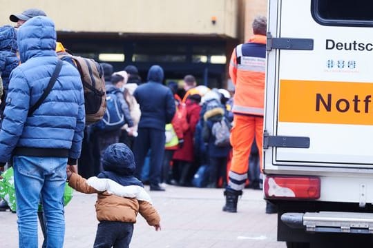 Flüchtlinge aus der Ukraine kommen im Ankunftszentrum Reinickendorf an.