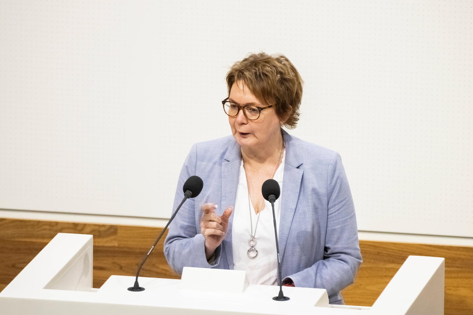 Gesundheitsministerin Daniela Behrens (SPD) im Landtag in Hannover (Archivbild): Behrens sieht "Spagat" in der Corona-Politik Niedersachsens voraus.