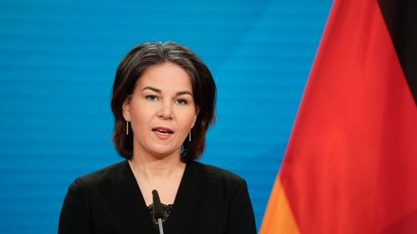 Bundesaußenministerin Annalena Baerbock: "Wir werden weitere Maßnahmen ergreifen, die gezielt in das Machtzentrum Putins treffen.
