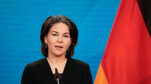 Bundesaußenministerin Annalena Baerbock: "Wir werden weitere Maßnahmen ergreifen, die gezielt in das Machtzentrum Putins treffen. Bundesaußenministerin Annalena Baerbock: "Wir werden weitere Maßnahmen ergreifen, die gezielt in das Machtzentrum Putins treffen.