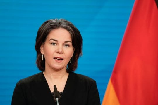 Bundesaußenministerin Annalena Baerbock: "Wir werden weitere Maßnahmen ergreifen, die gezielt in das Machtzentrum Putins treffen.