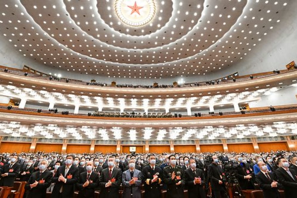 Blick auf die Teilnehmer während der Eröffnung zur Jahrestagung des Volkskongresses in der Großen Halle des Volkes.