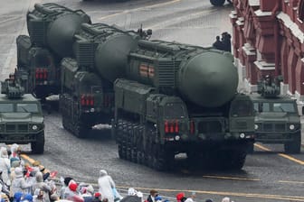 Russische Interkontinentalraketen bei einer Militärparade in Moskau: Viele Menschen haben Angst vor einem möglichen Einsatz von Atomwaffen.