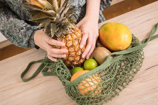 Reifegase im Obst führen dazu, dass Lebensmittel schneller verderben.