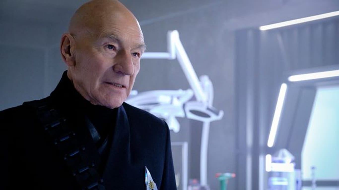 Patrick Stewart als Captain Jean-Luc Picard.