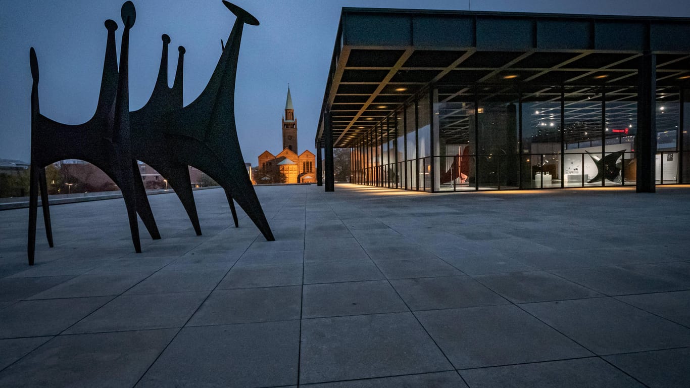 Das Kulturforum Neue Nationalgalerie in Berlin Tiergarten (Archivbild): Die Berliner Kulturszene will eine Mahnwache und eine Spendenaktion an der Neuen Nationalgalerie starten.