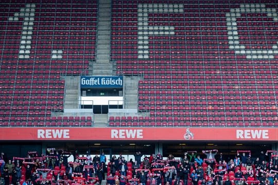 Blick auf die Tribünen des RheinEnergieStadions: Nicht alle Plätze bieten optimale Sicht.