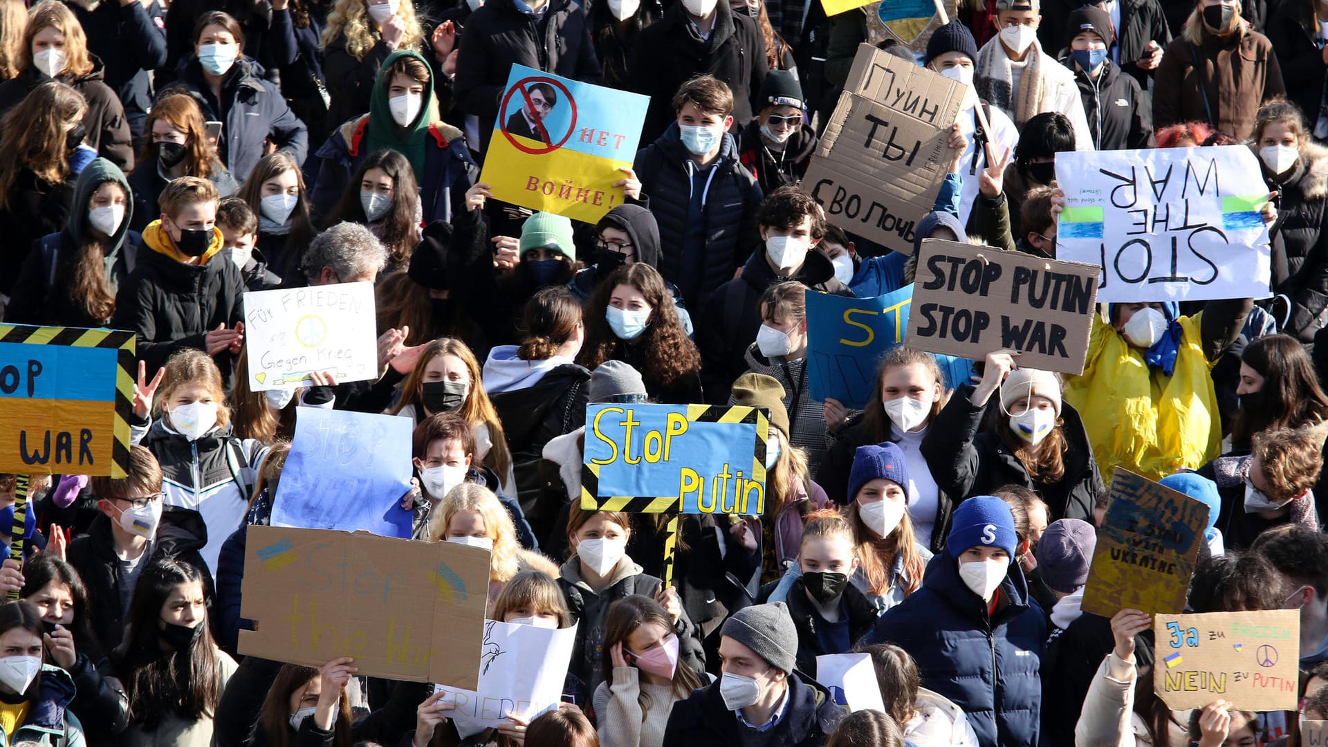 Protestierende bei einer Fridays For Future Demo (Archivbild): Auch am Samstag erwartet die Polizei viele Teilnehmer. Protestierende bei einer Fridays For Future Demo (Archivbild): Auch am Samstag erwartet die Polizei viele Teilnehmer.