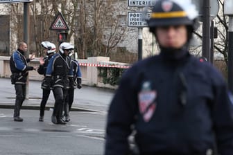 Polizei in Paris (Symbolbild): Bei einer Explosion sind 22 Menschen verletzt worden.