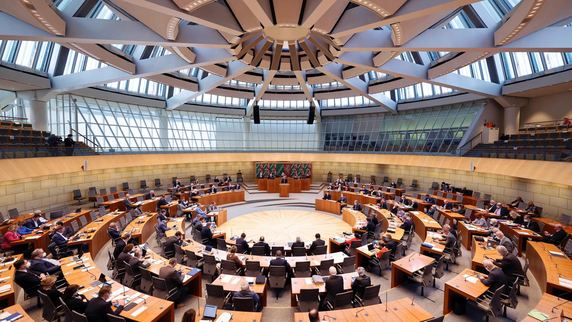 Der Plenarsaal im Landtag von NRW (Symbolbild): Für einen Kandidaten ist Wahlwerbung nicht das Wichtigste.