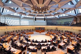 Der Plenarsaal im Landtag von NRW (Symbolbild): Für einen Kandidaten ist Wahlwerbung nicht das Wichtigste.