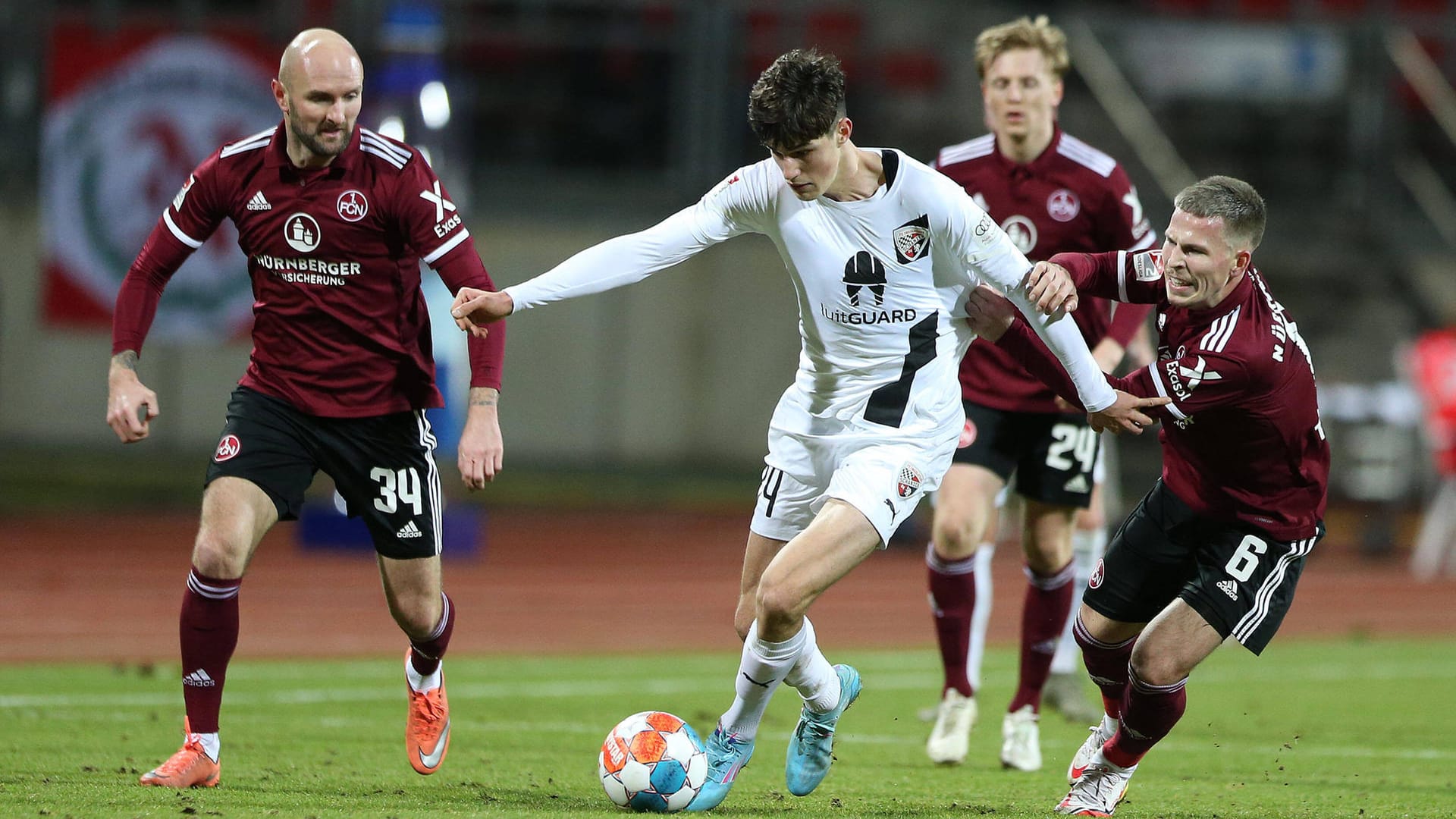 Situation aus dem Spiel FC Nürnberg gegen FC Ingolstadt (Archivbild): Im Max-Morlock-Stadion gibt es am Samstag eine Aktion in Solidarität mit der Stadt Charkiw in der Ukraine. Situation aus dem Spiel FC Nürnberg gegen FC Ingolstadt (Archivbild): Im Max-Morlock-Stadion gibt es am Samstag eine Aktion in Solidarität mit der Stadt Charkiw in der Ukraine.