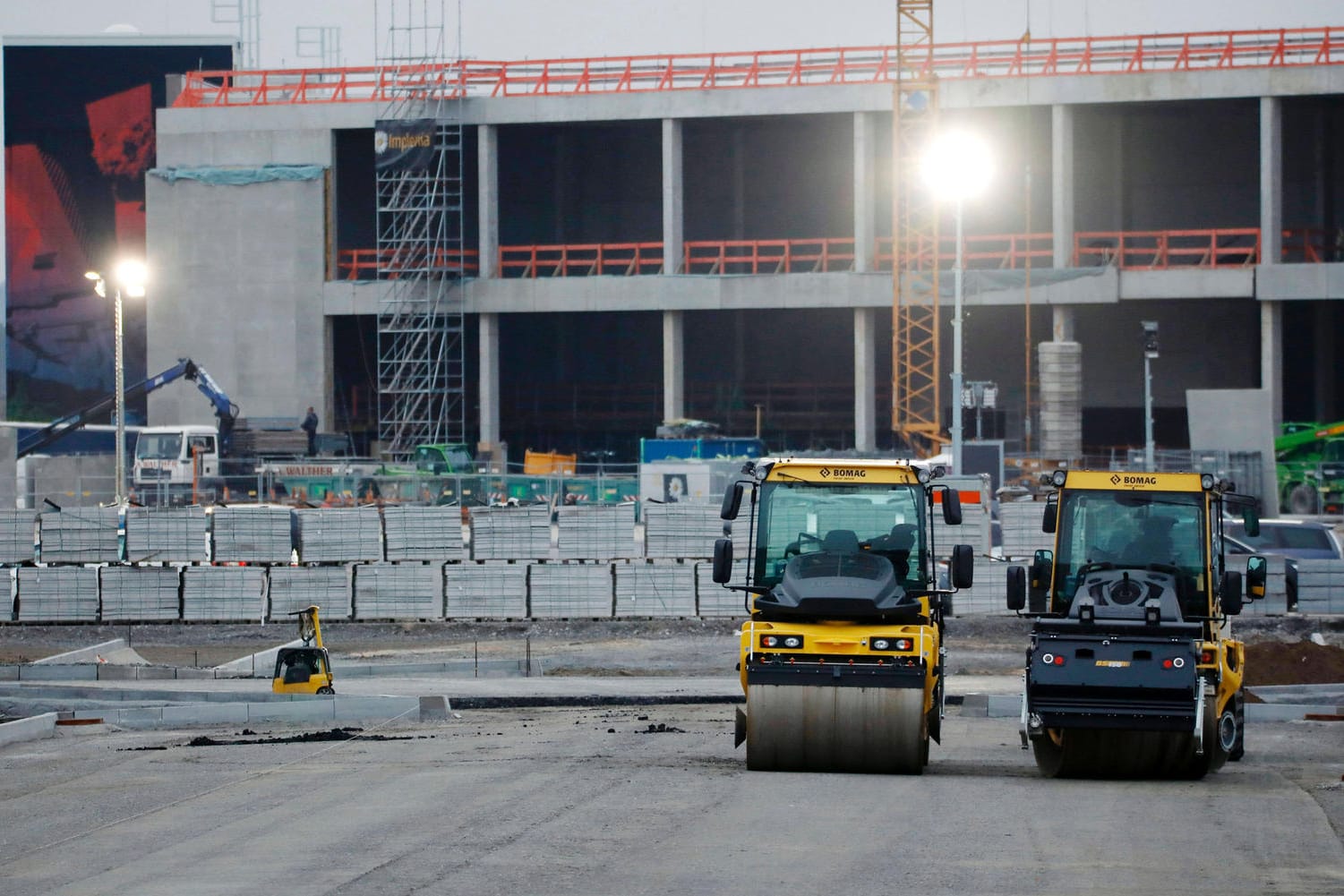Tesla-Fabrik in Grünheide: Die Produktion kann bald starten. Tesla-Fabrik in Grünheide: Die Produktion kann bald starten.