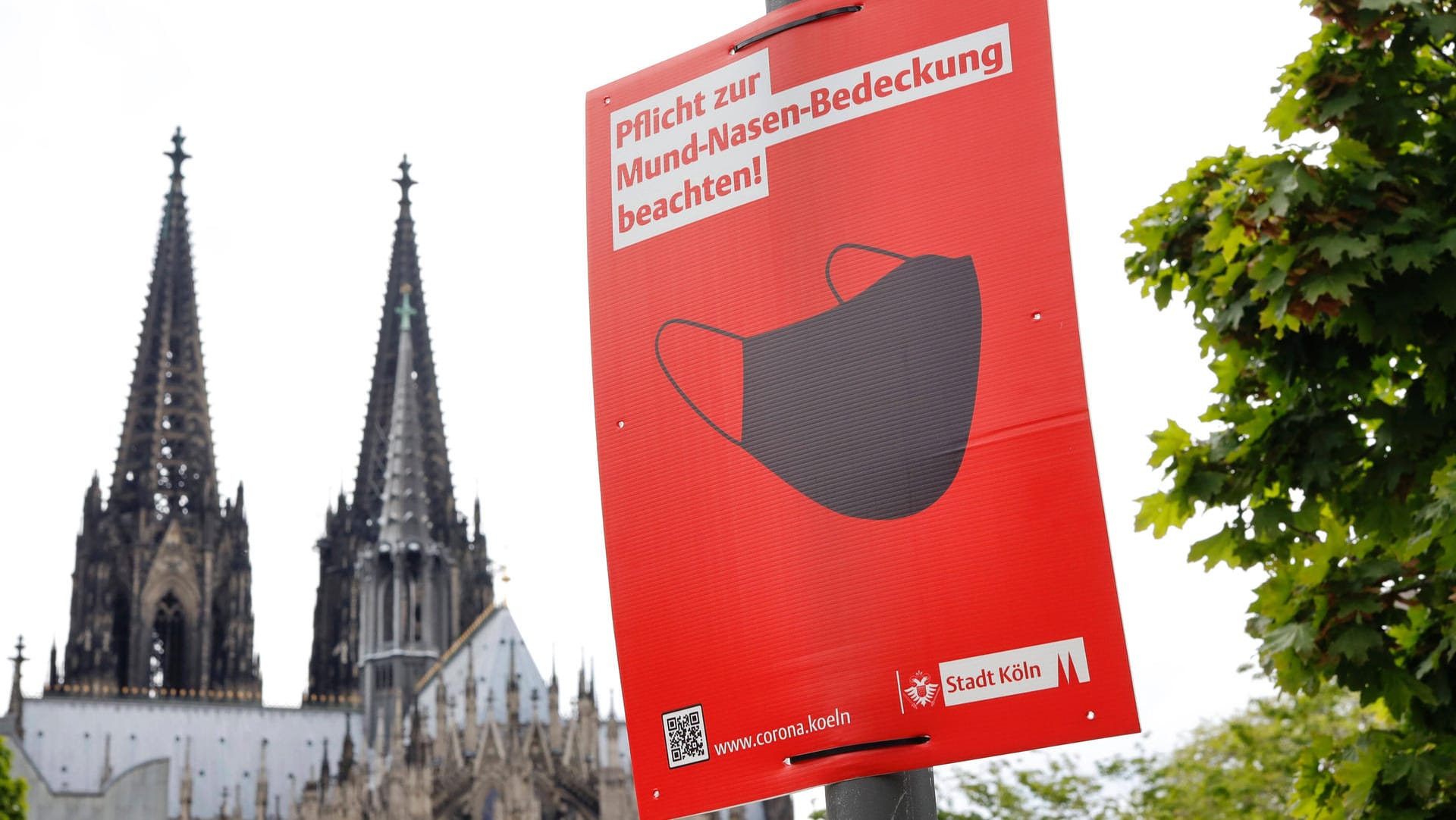 Keine Pflicht zur Mund-Nasen-Bedeckung mehr: Auch nach Karneval gibt es in Köln keine Maskenpflicht mehr im Freien.