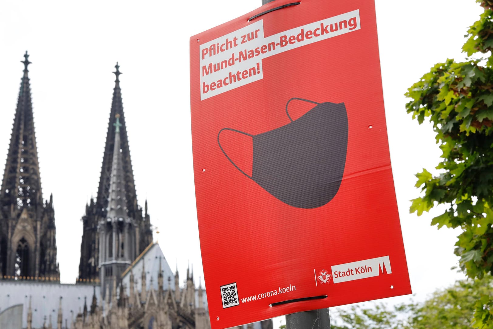 Keine Pflicht zur Mund-Nasen-Bedeckung mehr: Auch nach Karneval gibt es in Köln keine Maskenpflicht mehr im Freien.