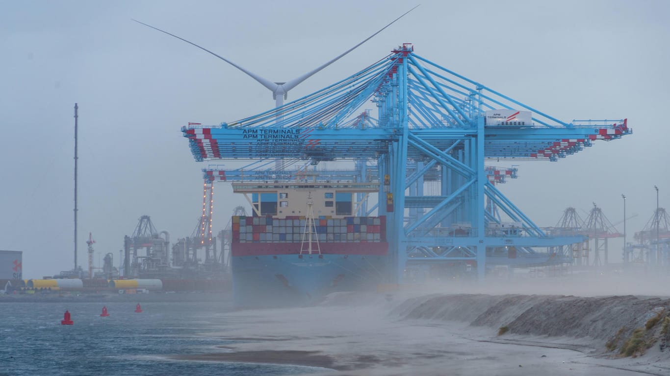Der neugebaute Tiefseehafen in Rotterdamm: Hier können die größten Containercshiffe der Welt anlegen. Und ein LNG-Terminal ist Anlaufziel für Flüssiggastanker aus zahlreichen Ländern.