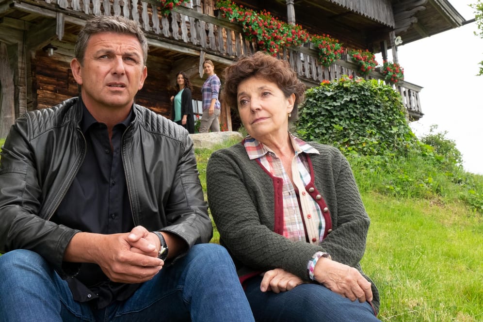 Hans Sigl und Monika Baumgartner: Gemeinsam stehen sie für "Der Bergdoktor" vor der Kamera.