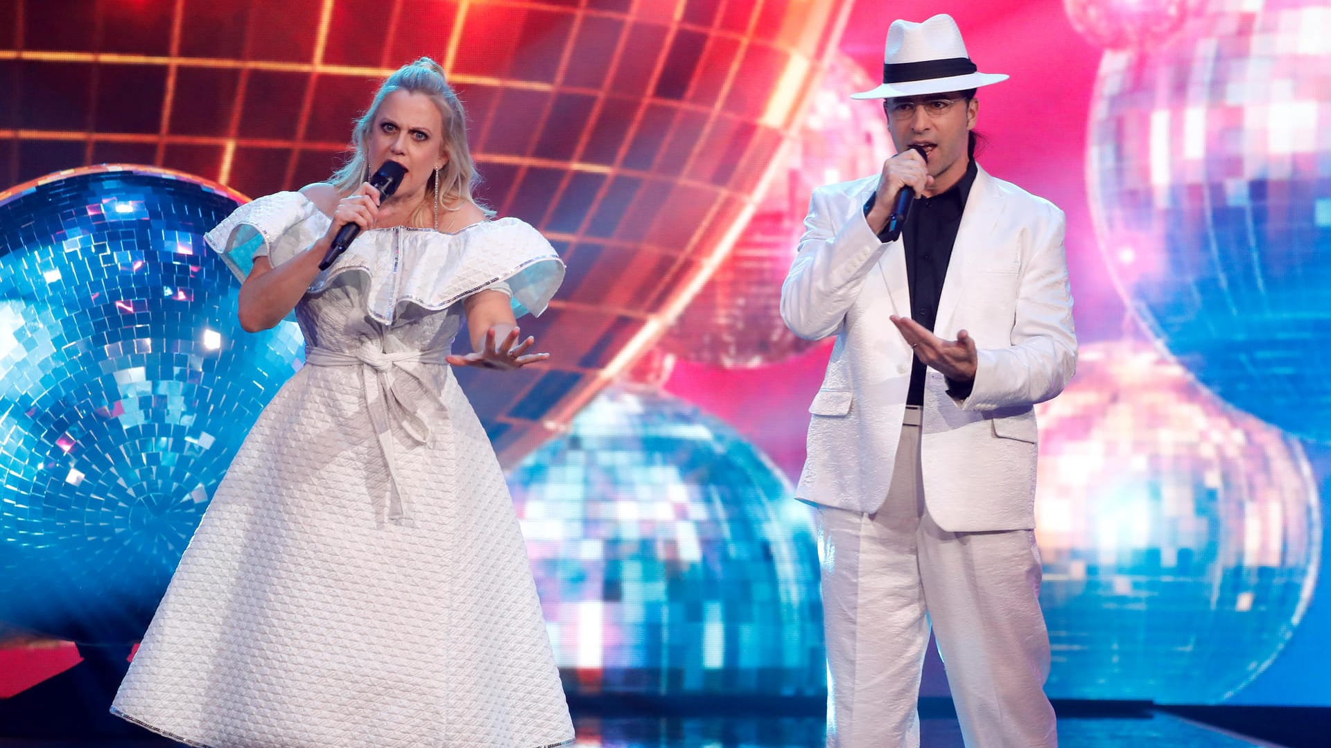 Barbara Schöneberger und Bülent Ceylan performten ein Medley zum ESC-Vorentscheid.