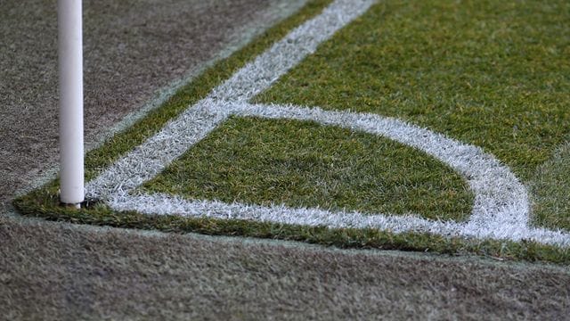 Die Association of European Professional Football Leagues (EPFL) schließt russische Fußball-Ligen aus. Die Association of European Professional Football Leagues (EPFL) schließt russische Fußball-Ligen aus.