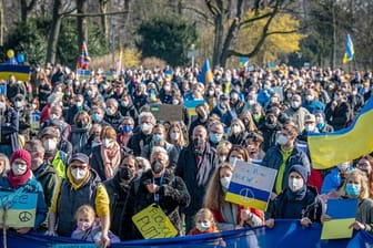 Tausende bei Solidaritätsdemo in Düsseldorf