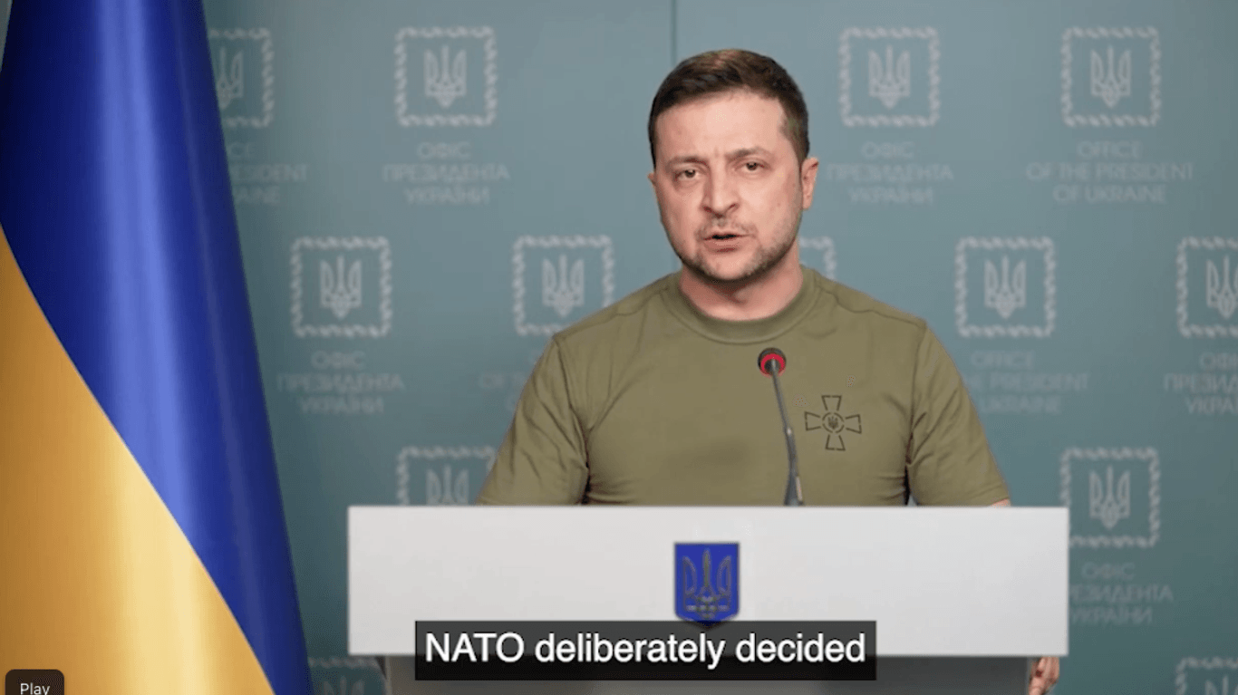 Wolodymyr Selenskyj spricht per Video zur ukrainischen Bevölkerung: Er kritisierte dabei die Nato.