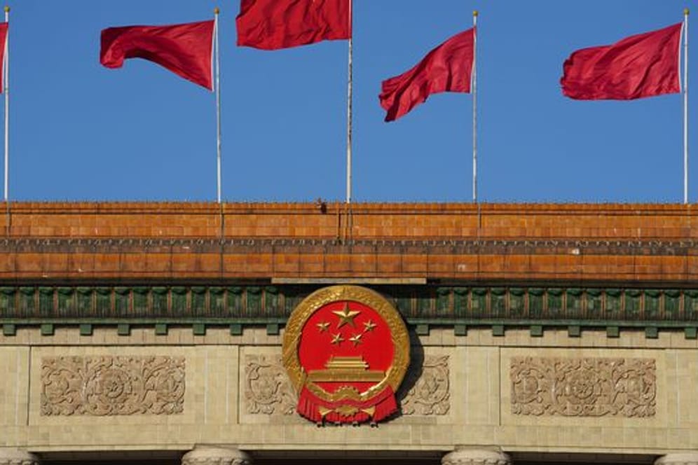 Ein Blick auf die Große Halle des Volkes in Peking.