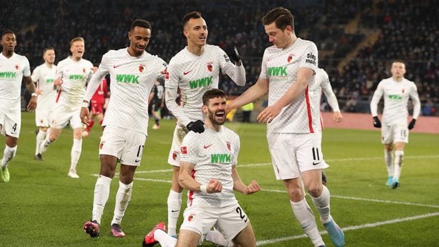 Der Augsburger Daniel Caligiuri (M.