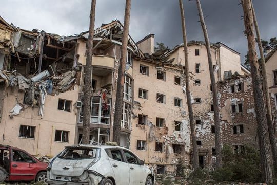 Ein Wohnhaus 26 Kilometer westlich von Kiew ist nach einem Beschuss völlig zerstört.