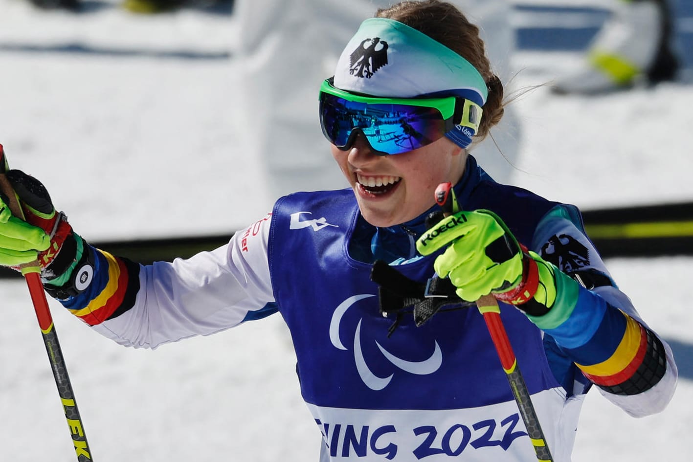 Linn Kazmaier strahlt nach dem Gewinn der Silbermedaille: Die 15-Jährige hat für eine echte Überraschung gesorgt.