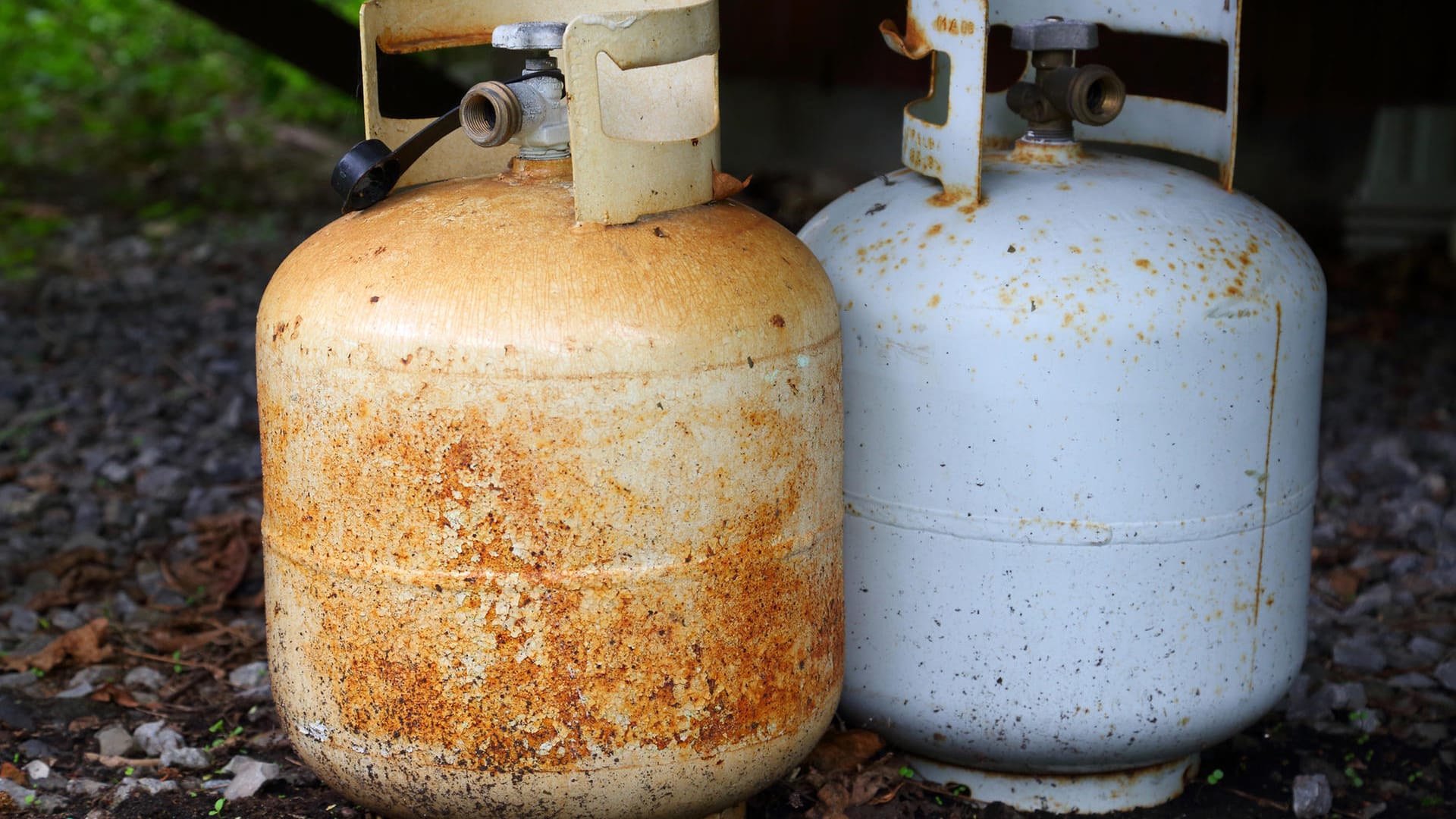 Gasflaschen: Auf Campingflaschen wird eine Nutzungsgebühr gezahlt, die auch die Wartung der Verpackung beinhaltet.