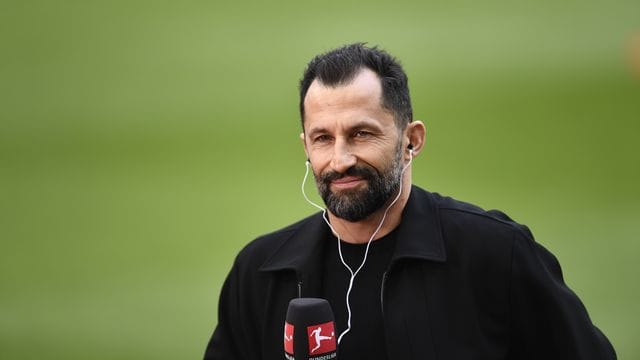 Bayern-Sportvorstand Hasan Salihamidzic fehlte wegen eines positiven Corona-Schnelltests. Bayern-Sportvorstand Hasan Salihamidzic fehlte wegen eines positiven Corona-Schnelltests.