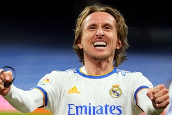 Real Madrids Luka Modric feiert seinen Treffer gegen Real Sociedad San Sebastián.