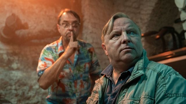 Prof. Karl-Friedrich Boerne (Jan Josef Liefers, l) und Kommissar Axel Thiel (Axel Prahl) in "Tatort: Propheteus".