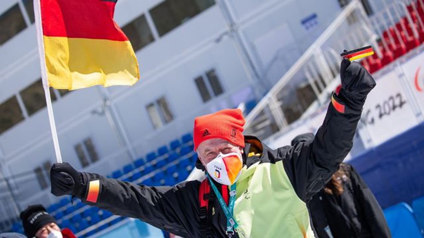 Deutschlands Verbands-Präsident Friedhelm Julius Beucher ist zufrieden mit dem ersten Wettkampf-Wochenendes bei den Winter-Paralympics.