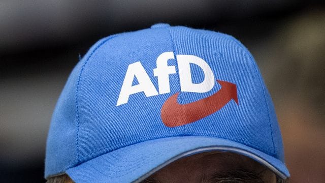 Ob der Verfassungsschutz die AfD als rechtsextremistischen Verdachtsfall ins Visier nehmen darf entscheidet das Verwaltungsgericht Köln. Ob der Verfassungsschutz die AfD als rechtsextremistischen Verdachtsfall ins Visier nehmen darf entscheidet das Verwaltungsgericht Köln.