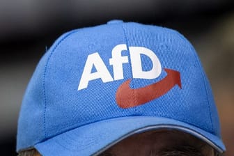Ob der Verfassungsschutz die AfD als rechtsextremistischen Verdachtsfall ins Visier nehmen darf entscheidet das Verwaltungsgericht Köln.