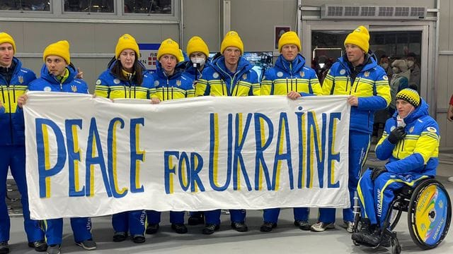 Mitglieder der ukrainischen Paralympics-Delegation vor der Eröffnungsfeier in Peking.