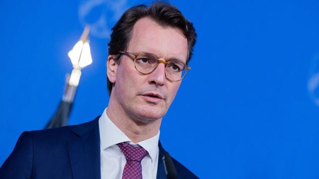 Wüst lobt "beispiellose Welle der Solidarität" Wüst lobt "beispiellose Welle der Solidarität"