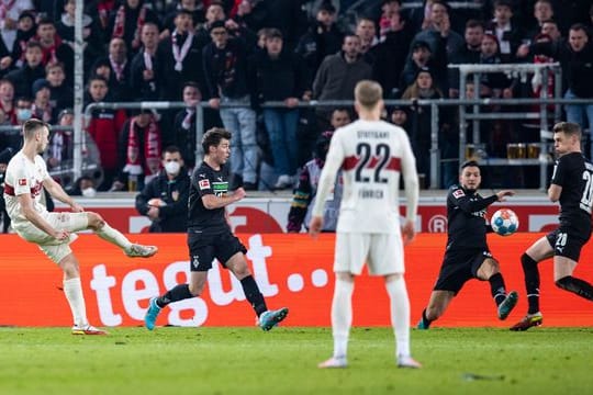 Der Stuttgarter Sasa Kalajdzic (l) traf zum Sieg.