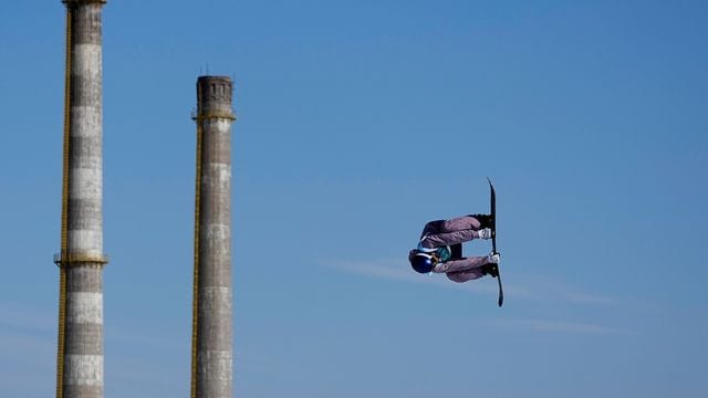 Freestyle-Snowboarder Leon Vockensperger feierte seinen ersten Weltcup-Sieg.