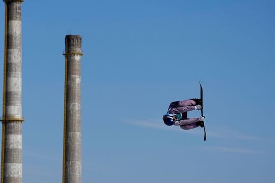 Freestyle-Snowboarder Leon Vockensperger feierte seinen ersten Weltcup-Sieg.